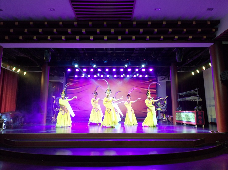 小间距LED显示屏